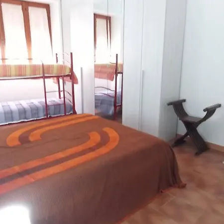 Dom wakacyjny Casa A 50 Mt Dal Lungomare SantʼAntìoco